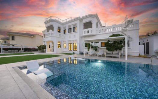 Luxury Furnished and Upgraded Signature Villa