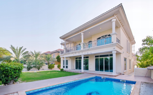 Modern 5Bed | Basement & Lift | Backing Big Garden