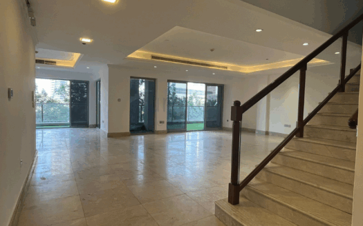 Triplex 4Br|Close to metro| Community view |Vacant