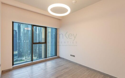 Very Spacious Bright Top notch Tower Corner Unit